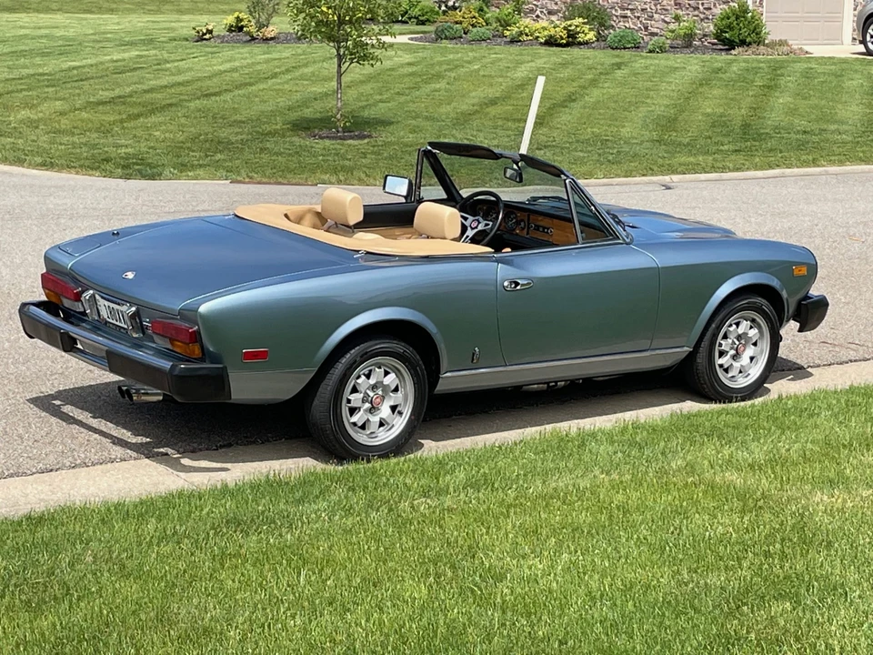 1982 Fiat 124 Sport Spider - Image 16 of 31