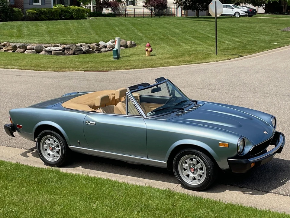 1982 Fiat 124 Sport Spider - Image 20 of 31