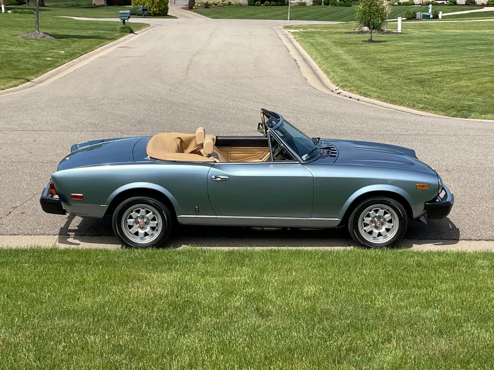 1982 Fiat 124 Sport Spider - Image 17 of 31