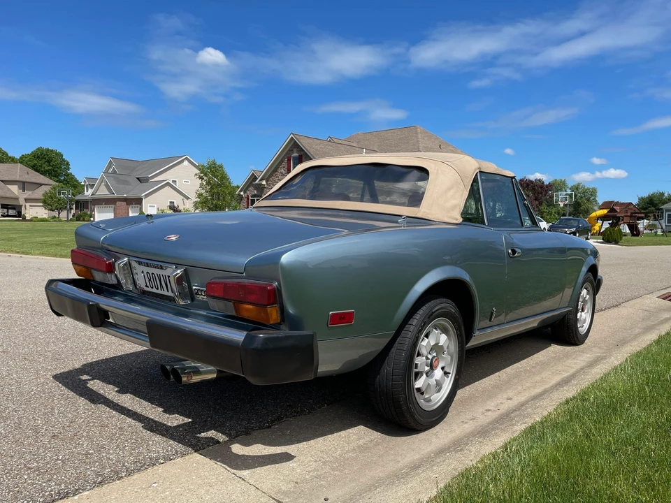 1982 Fiat 124 Sport Spider - Image 14 of 31