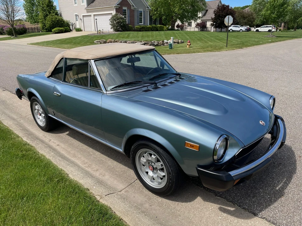 1982 Fiat 124 Sport Spider - Image 23 of 31