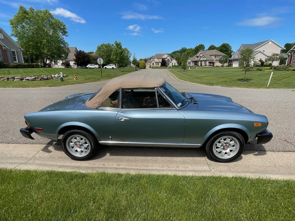1982 Fiat 124 Sport Spider - Image 19 of 31