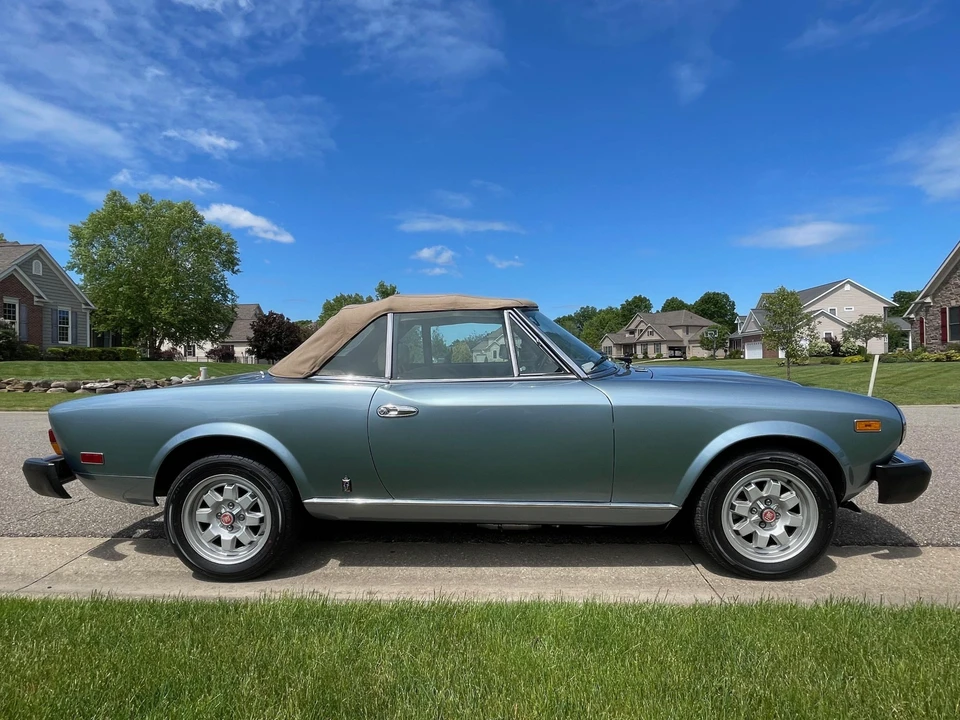 1982 Fiat 124 Sport Spider - Image 18 of 31