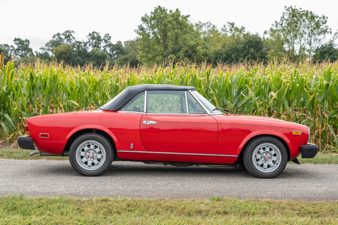 1982 Fiat 124 Sport Spider - Image 18 of 31