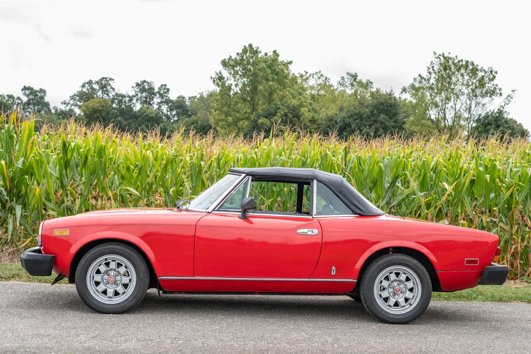 1982 Fiat 124 Sport Spider - Image 13 of 31