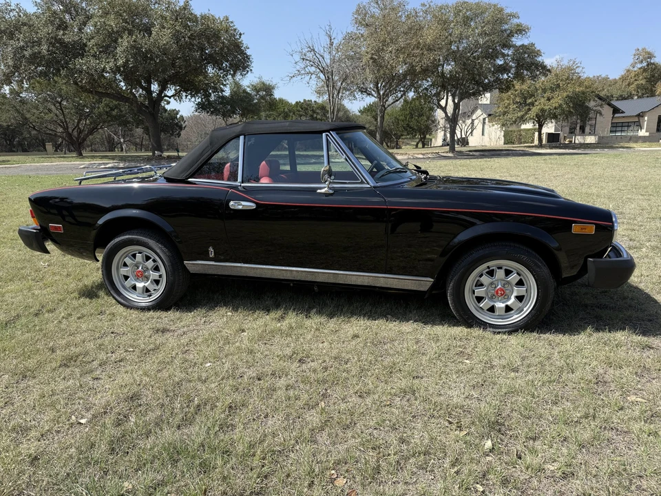 1982 Fiat 124 Sport Spider - Image 14 of 31