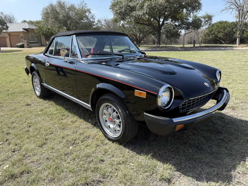 1982 Fiat 124 Sport Spider - Image 15 of 31