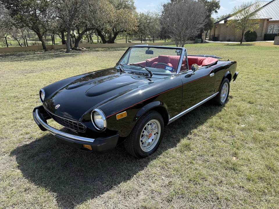 1982 Fiat 124 Sport Spider - Image 22 of 31