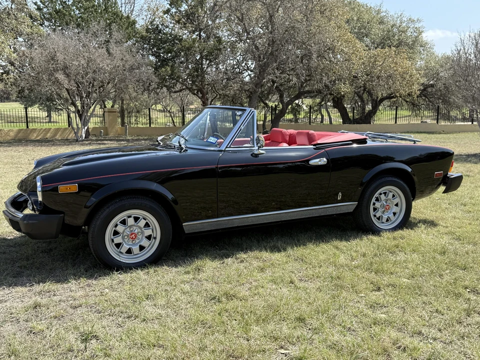 1982 Fiat 124 Sport Spider - Image 25 of 31