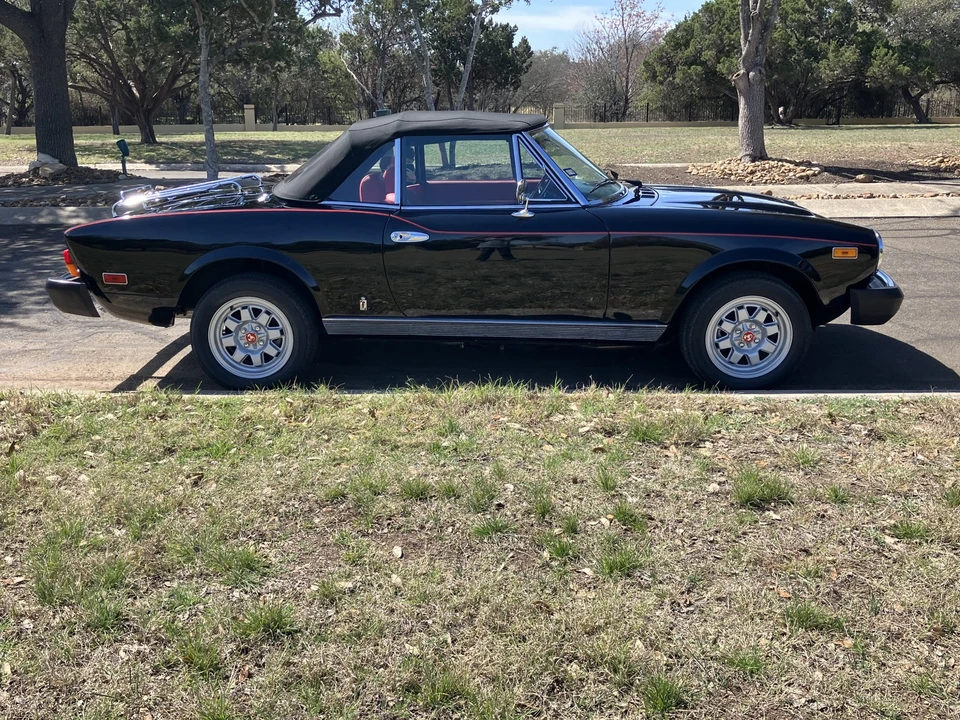 1982 Fiat 124 Sport Spider - Image 13 of 31