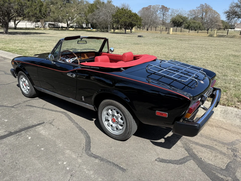 1982 Fiat 124 Sport Spider - Image 26 of 31
