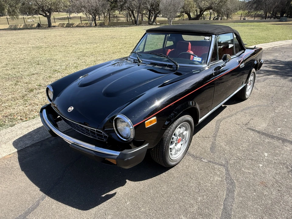 1982 Fiat 124 Sport Spider - Image 2 of 31