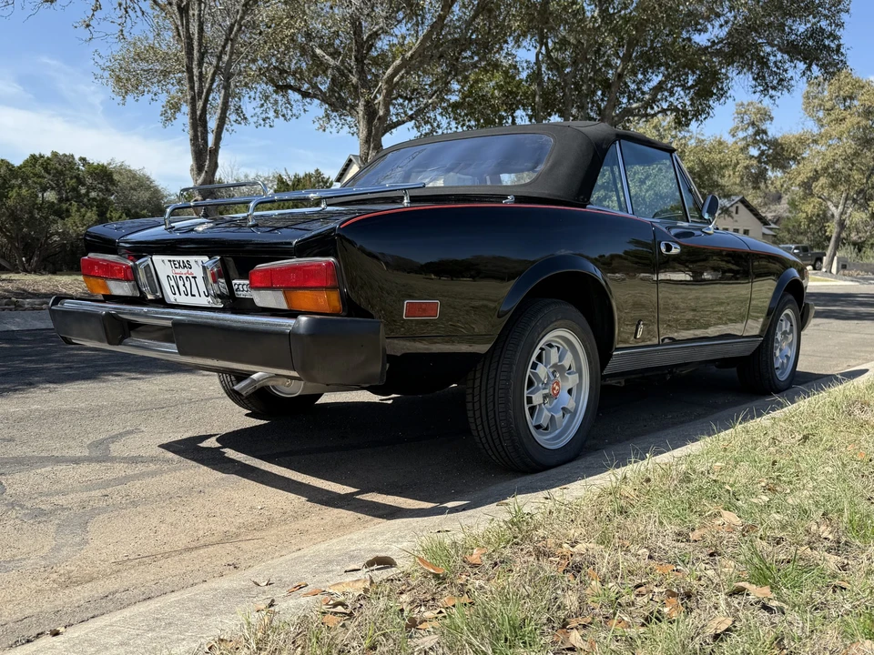 1982 Fiat 124 Sport Spider - Image 11 of 31