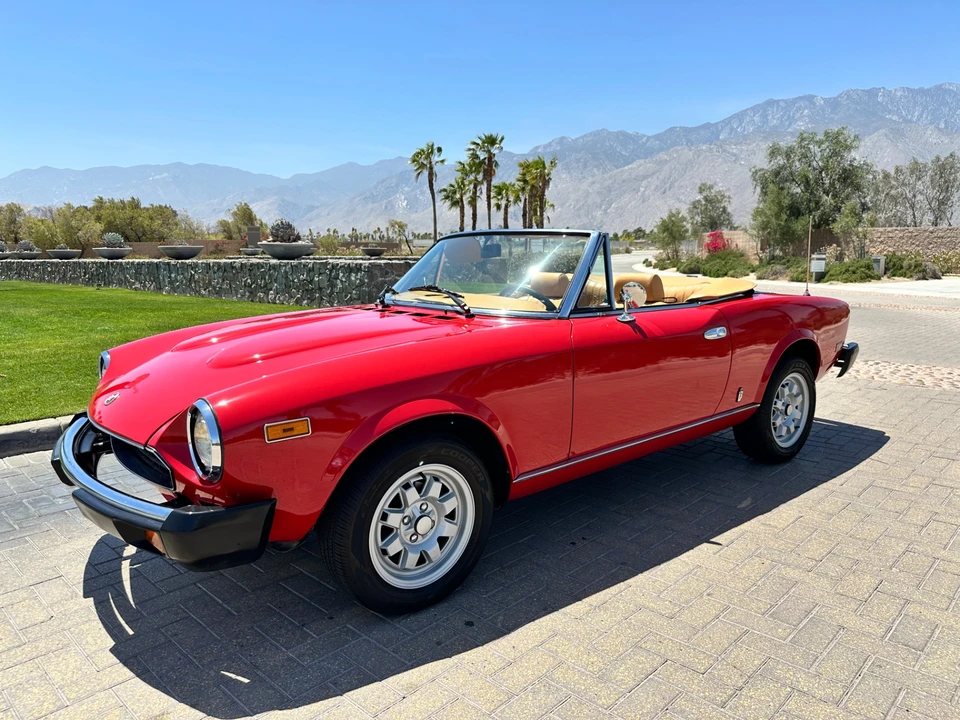 1982 Fiat 124 Sport Spider - Image 21 of 31