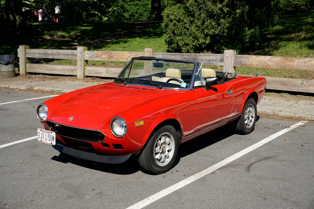 1982 Fiat 124 Sport Spider - Image 7 of 31