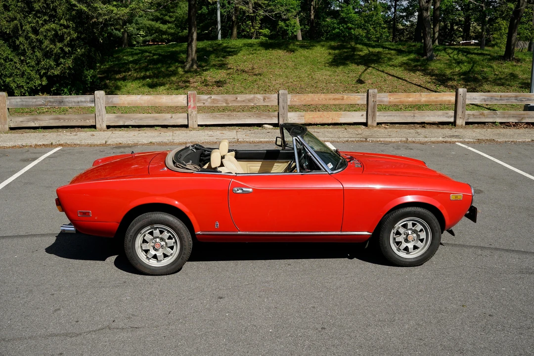 1982 Fiat 124 Sport Spider - Image 15 of 31