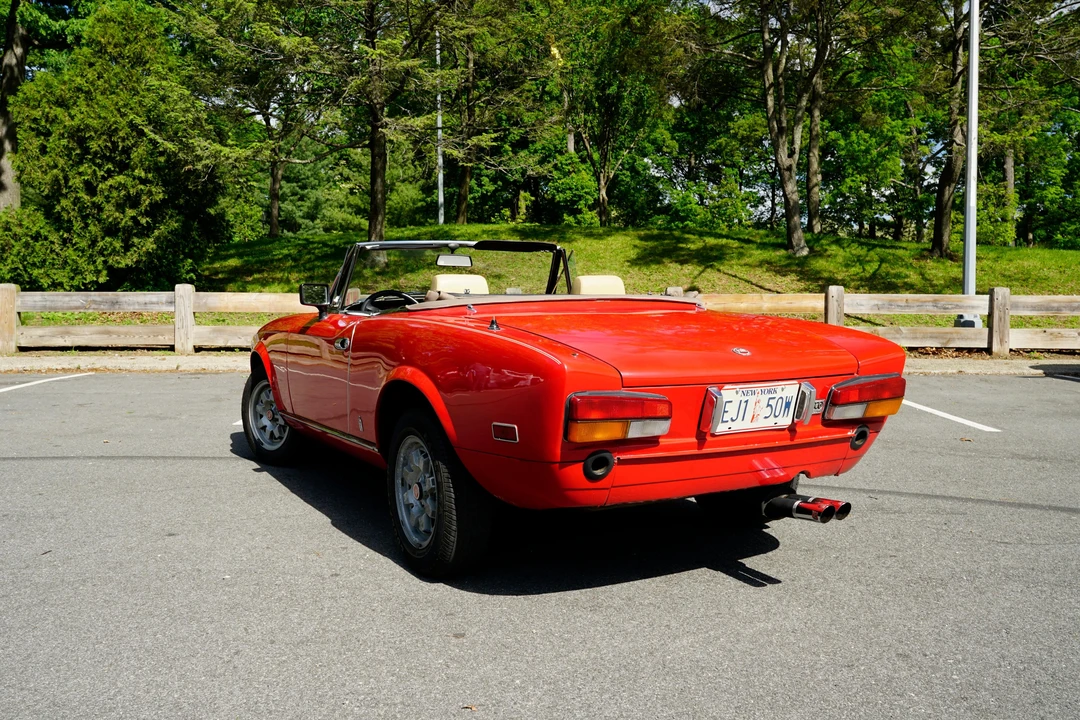 1982 Fiat 124 Sport Spider - Image 12 of 31