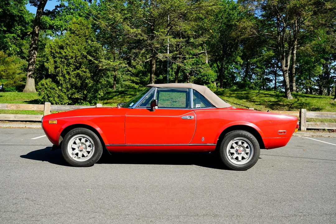 1982 Fiat 124 Sport Spider - Image 27 of 31