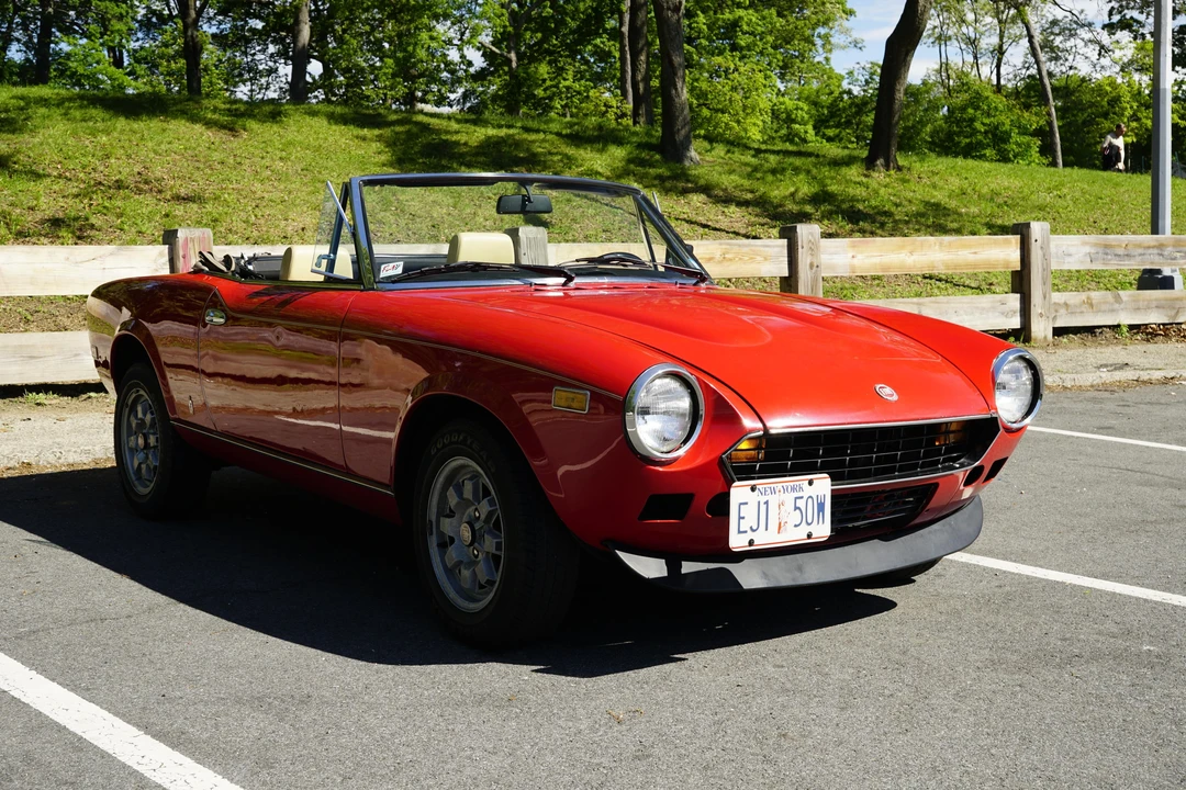 1982 Fiat 124 Sport Spider - Image 19 of 31
