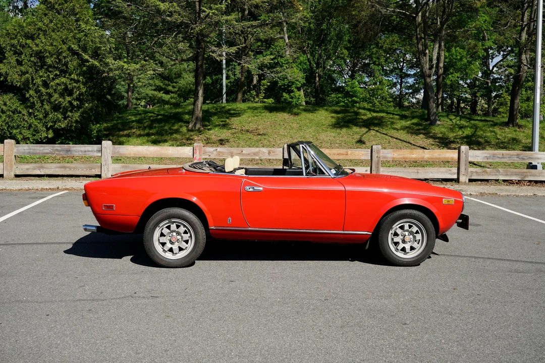 1982 Fiat 124 Sport Spider - Image 16 of 31