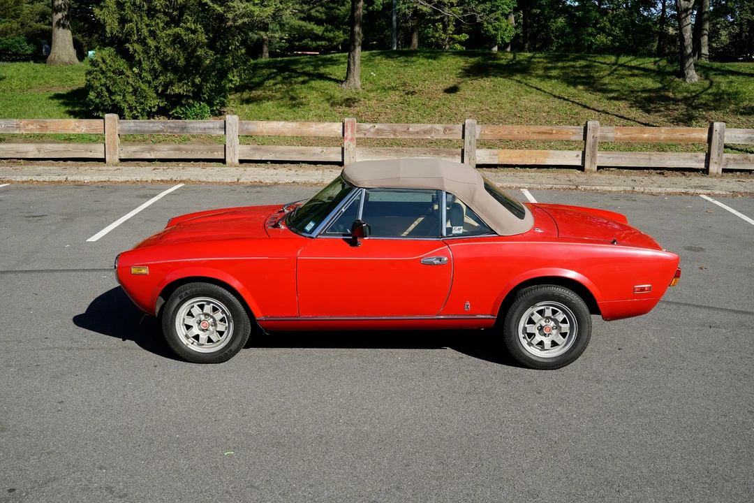 1982 Fiat 124 Sport Spider - Image 26 of 31