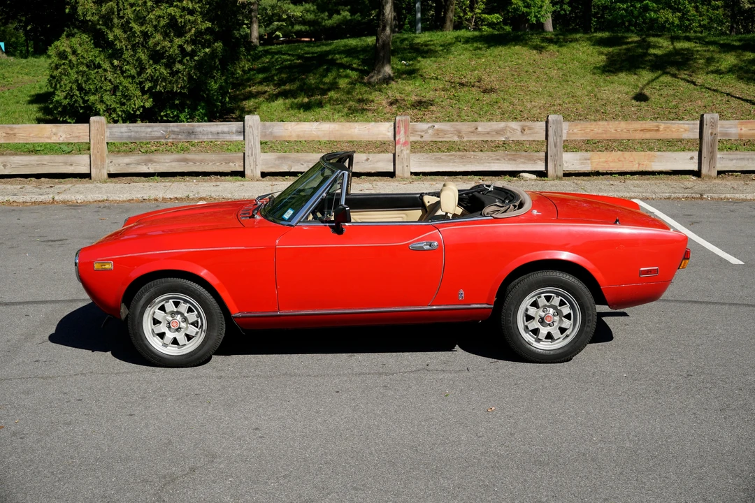 1982 Fiat 124 Sport Spider - Image 8 of 31