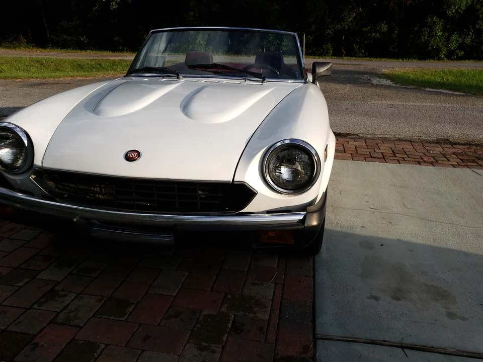 1982 Fiat 124 Sport Spider - Image 28 of 31
