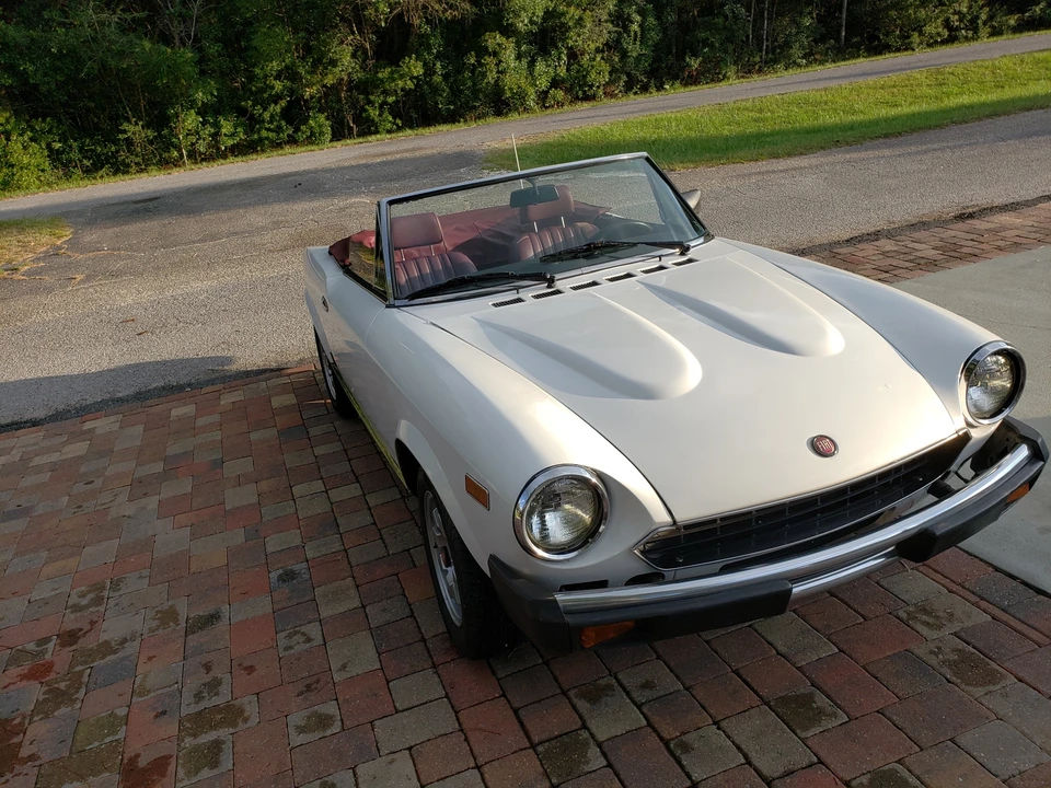 1982 Fiat 124 Sport Spider - Image 13 of 31