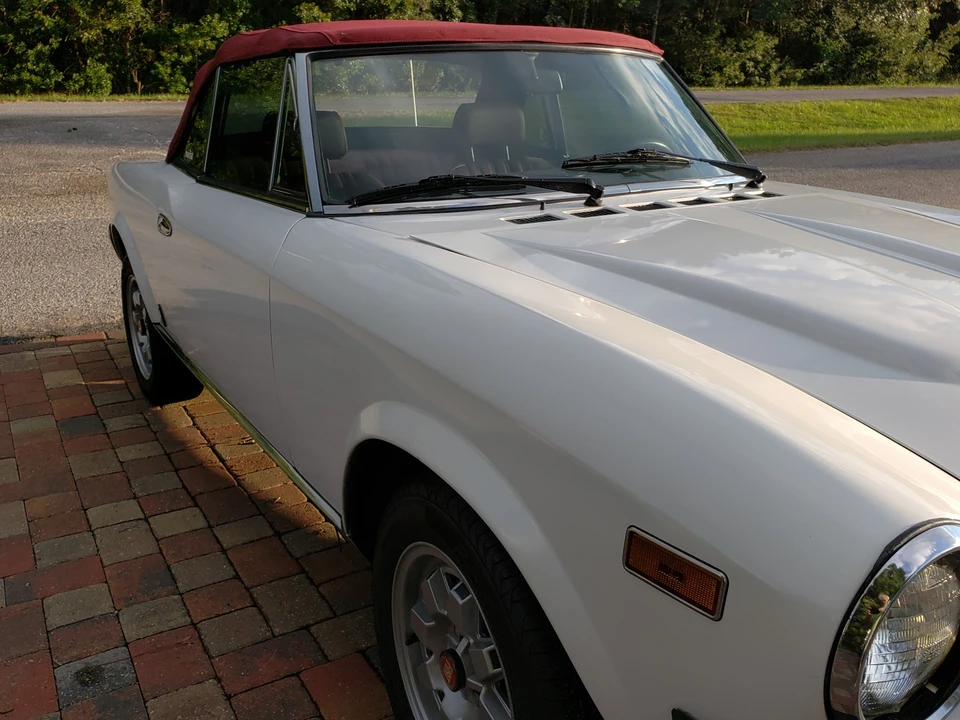 1982 Fiat 124 Sport Spider - Image 17 of 31