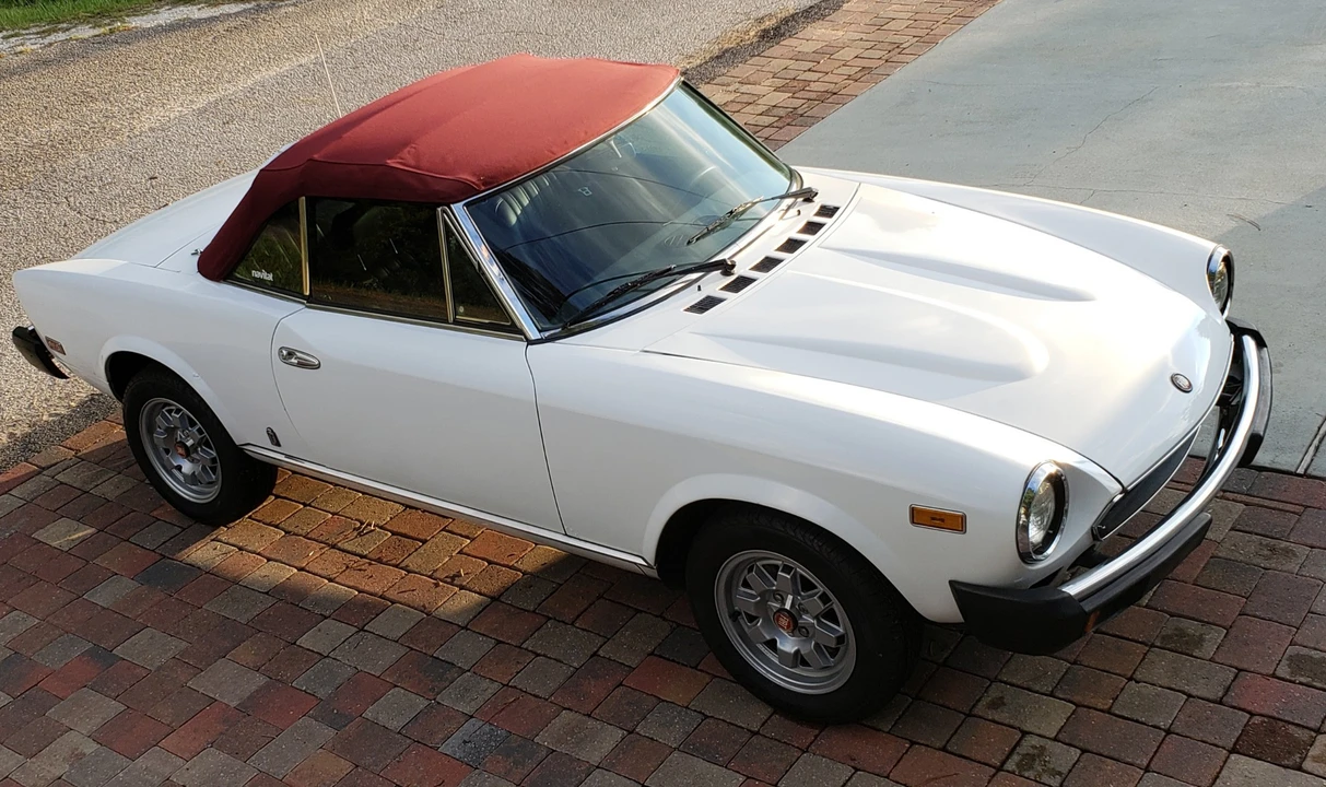 1982 Fiat 124 Sport Spider - Image 10 of 31