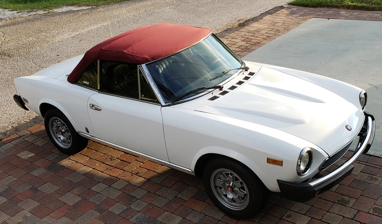 1982 Fiat 124 Sport Spider - Image 11 of 31