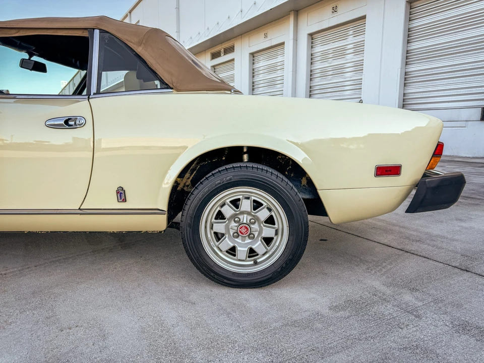 1982 Fiat 124 Sport Spider - Image 18 of 31