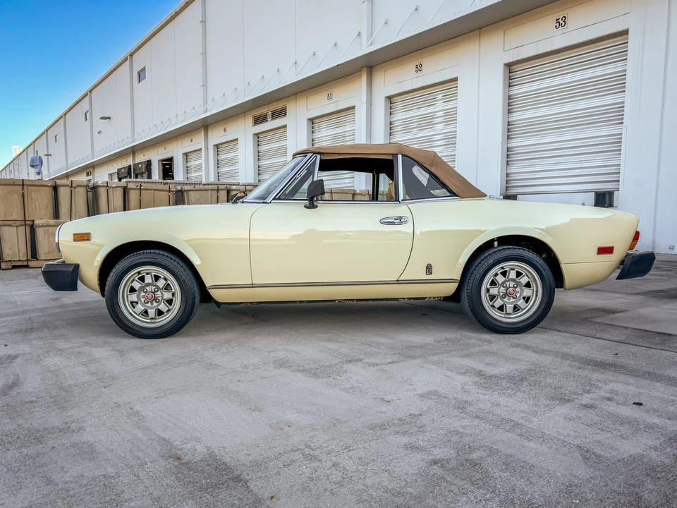 1982 Fiat 124 Sport Spider - Image 10 of 31