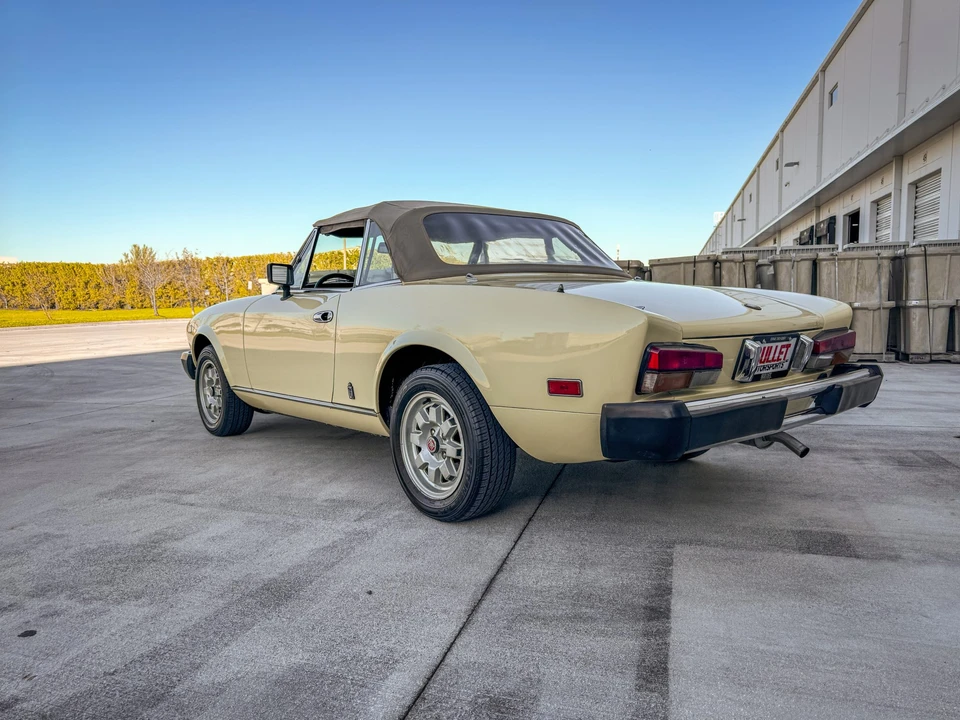 1982 Fiat 124 Sport Spider - Image 11 of 31