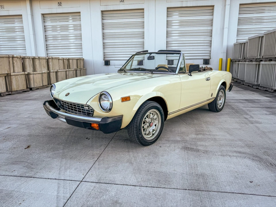 1982 Fiat 124 Sport Spider - Image 2 of 31