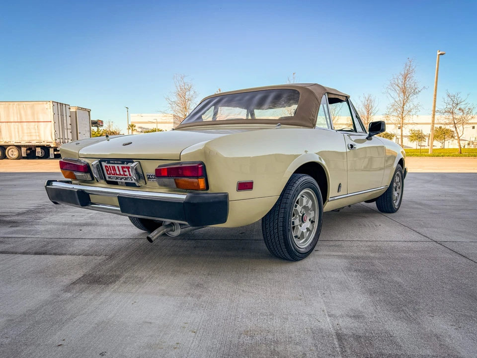1982 Fiat 124 Sport Spider - Image 13 of 31