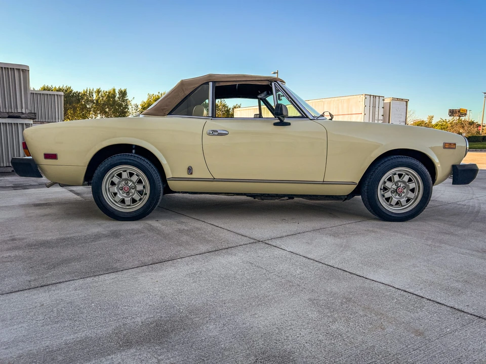 1982 Fiat 124 Sport Spider - Image 14 of 31