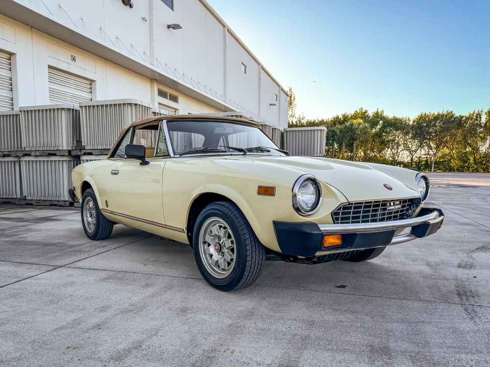 1982 Fiat 124 Sport Spider - Image 15 of 31