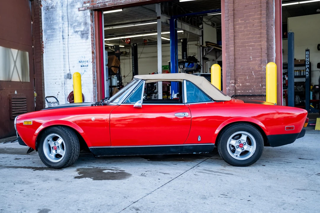 1982 Fiat 124 Sport Spider - Image 13 of 31