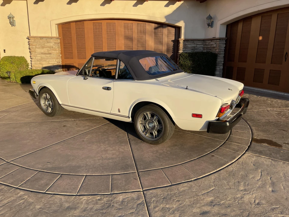 1982 Fiat 124 Sport Spider - Image 9 of 31