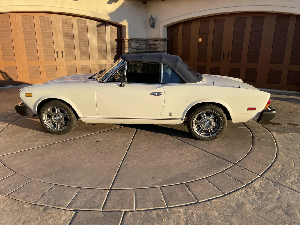 1982 Fiat 124 Sport Spider - Image 8 of 31