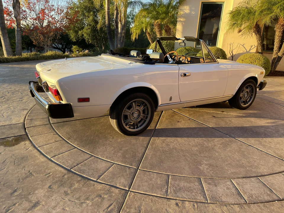 1982 Fiat 124 Sport Spider - Image 12 of 31