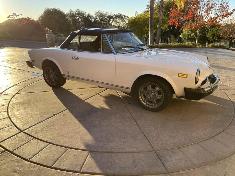 1982 Fiat 124 Sport Spider - Image 14 of 31