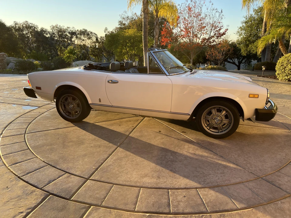1982 Fiat 124 Sport Spider - Image 13 of 31