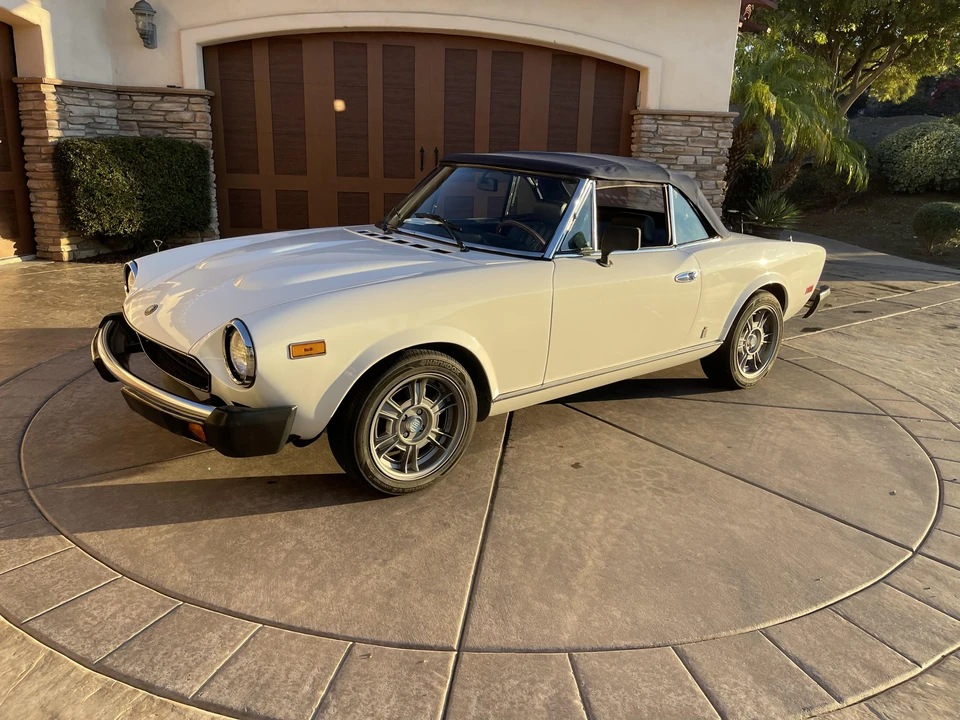 1982 Fiat 124 Sport Spider - Image 7 of 31