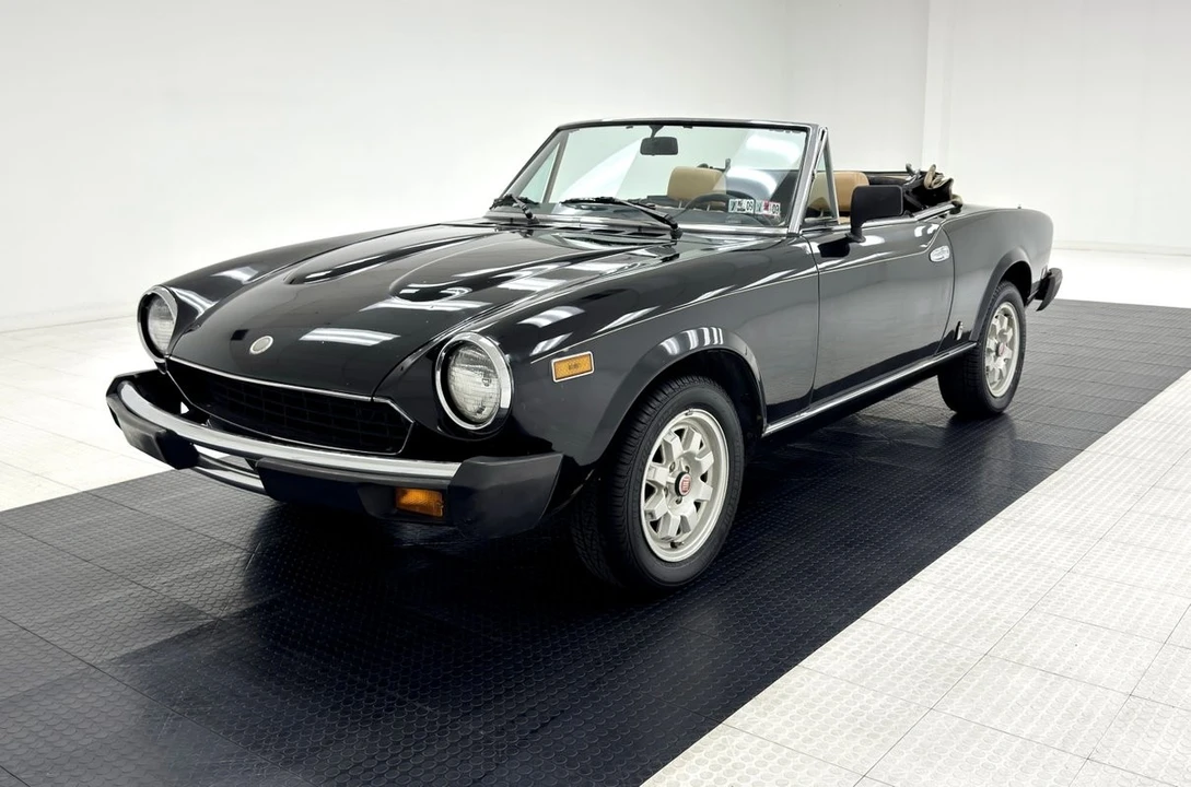 1982 Fiat 124 Sport Spider - Image 2 of 31