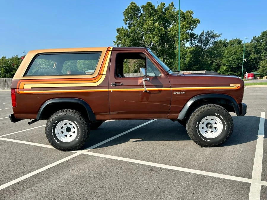 1982 Ford Bronco 3rd Gen - Image 2 of 12
