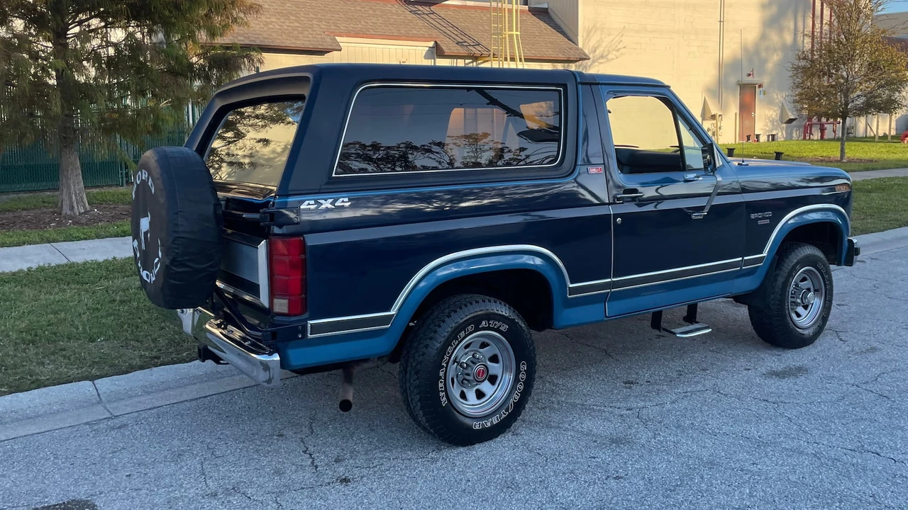 1982 Ford Bronco 3rd Gen - Image 2 of 5