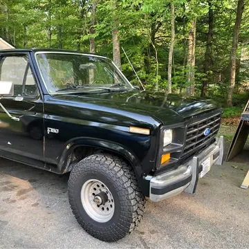 1982 Ford F-150 XL Pickup 2D 6 1/2 ft