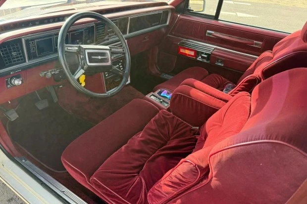1982 Ford Thunderbird 7th Gen - Image 5 of 8